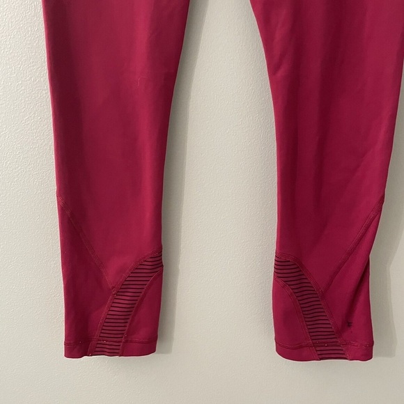 Lululemon Run: Inspire Crop II Bumble Berry / Hyper Stripe Bordeaux size 10 - Picture 3 of 6